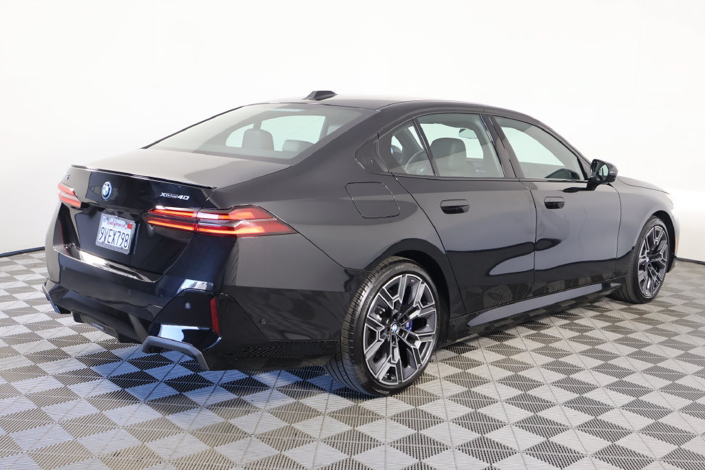Used 2026 BMW i5 eDrive40 w/ M Sport Package AWD/4WD image 4