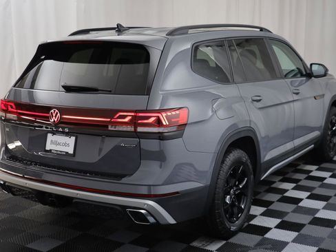 New 2026 Volkswagen Atlas Peak Edition image 16