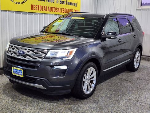 Used 2018 Ford Explorer XLT w/ Equipment Group 202A AWD/4WD image 3