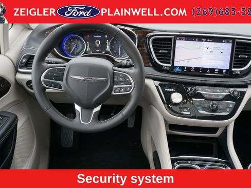 Used 2023 Chrysler Pacifica Limited FWD image 14