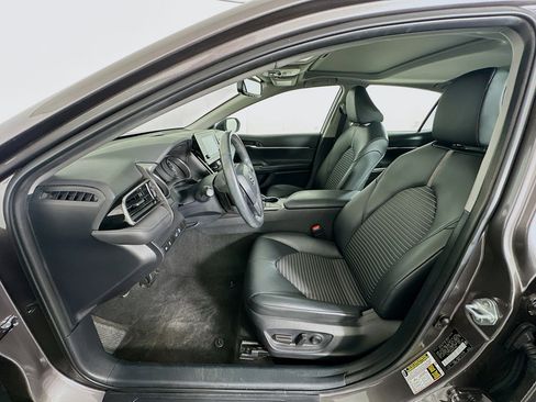 Used 2023 Toyota Camry SE image 13
