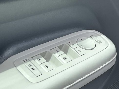 Certified 2025 Hyundai Santa Fe SEL FWD image 18