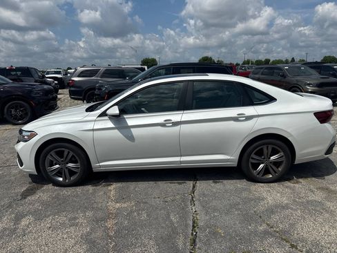 Used 2023 Volkswagen Jetta SE w/ Panoramic Sunroof Package FWD image 8