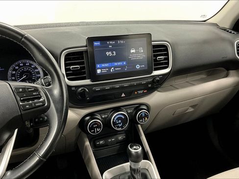 Used 2022 Hyundai Venue SEL w/ Cargo Package image 8