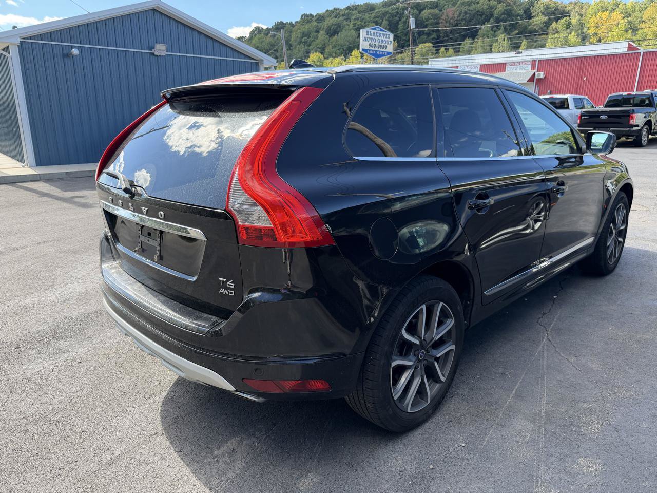 Used 2017 Volvo XC60 T6 Dynamic w/ Preferred Option Package AWD/4WD image 4