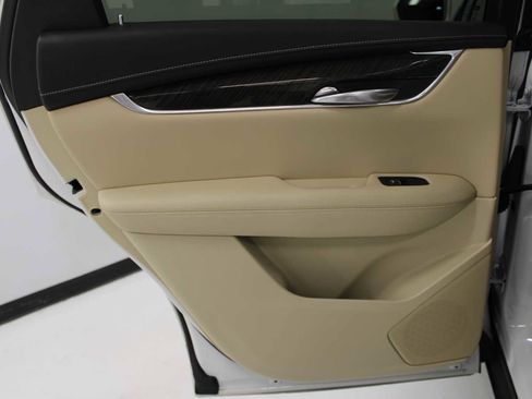 Used 2018 Cadillac XT5 AWD image 34