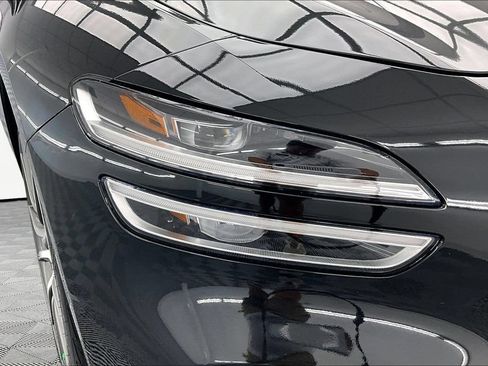 Used 2022 Genesis G70 3.3T AWD/4WD image 29