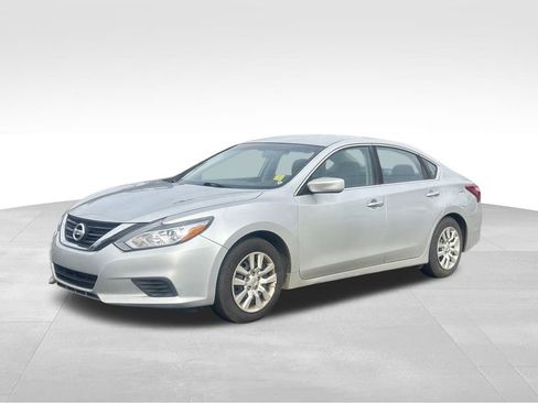 Used 2016 Nissan Altima 2.5 S w/ Power Driver Seat Package image 3