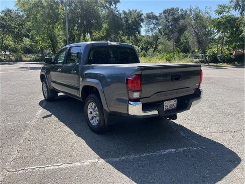 Used 2018 Toyota Tacoma SR5 RWD image 6