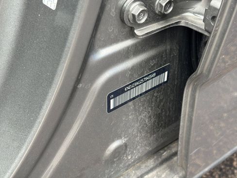 Used 2025 Kia Soul LX w/ LX Technology Package FWD image 27