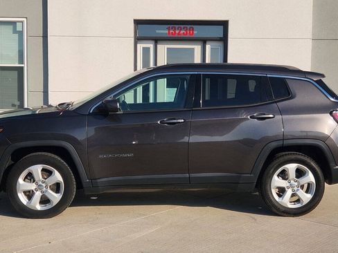 Used 2018 Jeep Compass Latitude w/ Popular Equipment Group FWD image 3