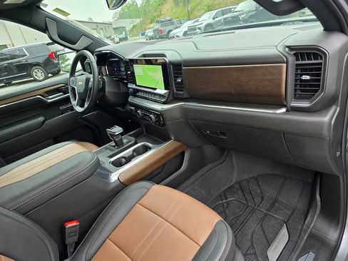 Used 2024 Chevrolet Silverado 1500 High Country w/ High Country Premium Package AWD/4WD image 36