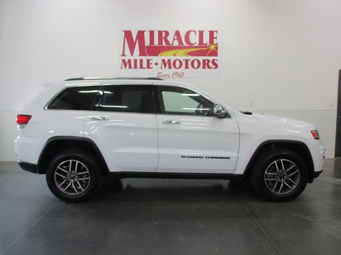 Used 2022 Jeep Grand Cherokee Limited image 6