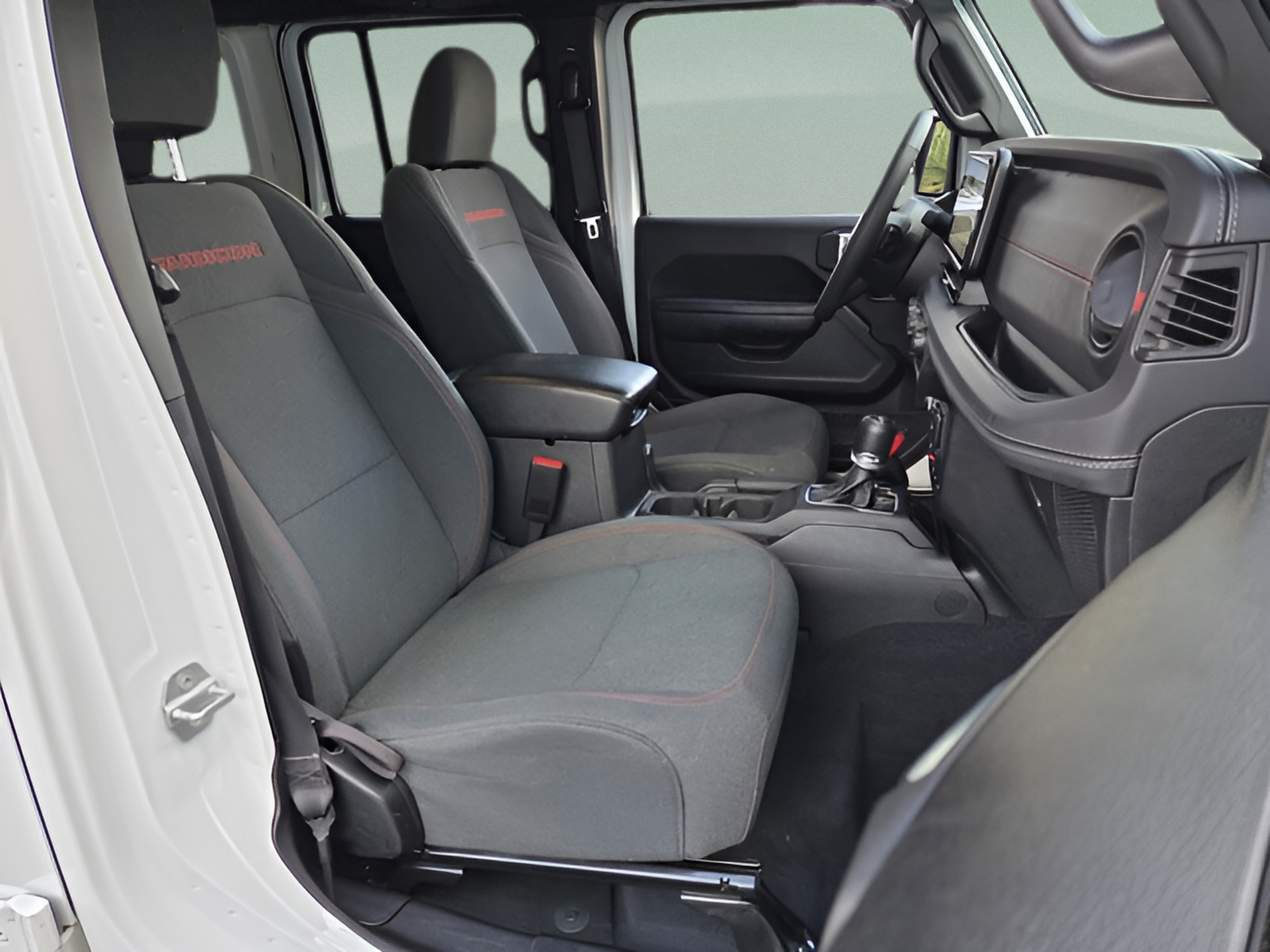 Used 2025 Jeep Wrangler Unlimited Rubicon AWD/4WD image 14