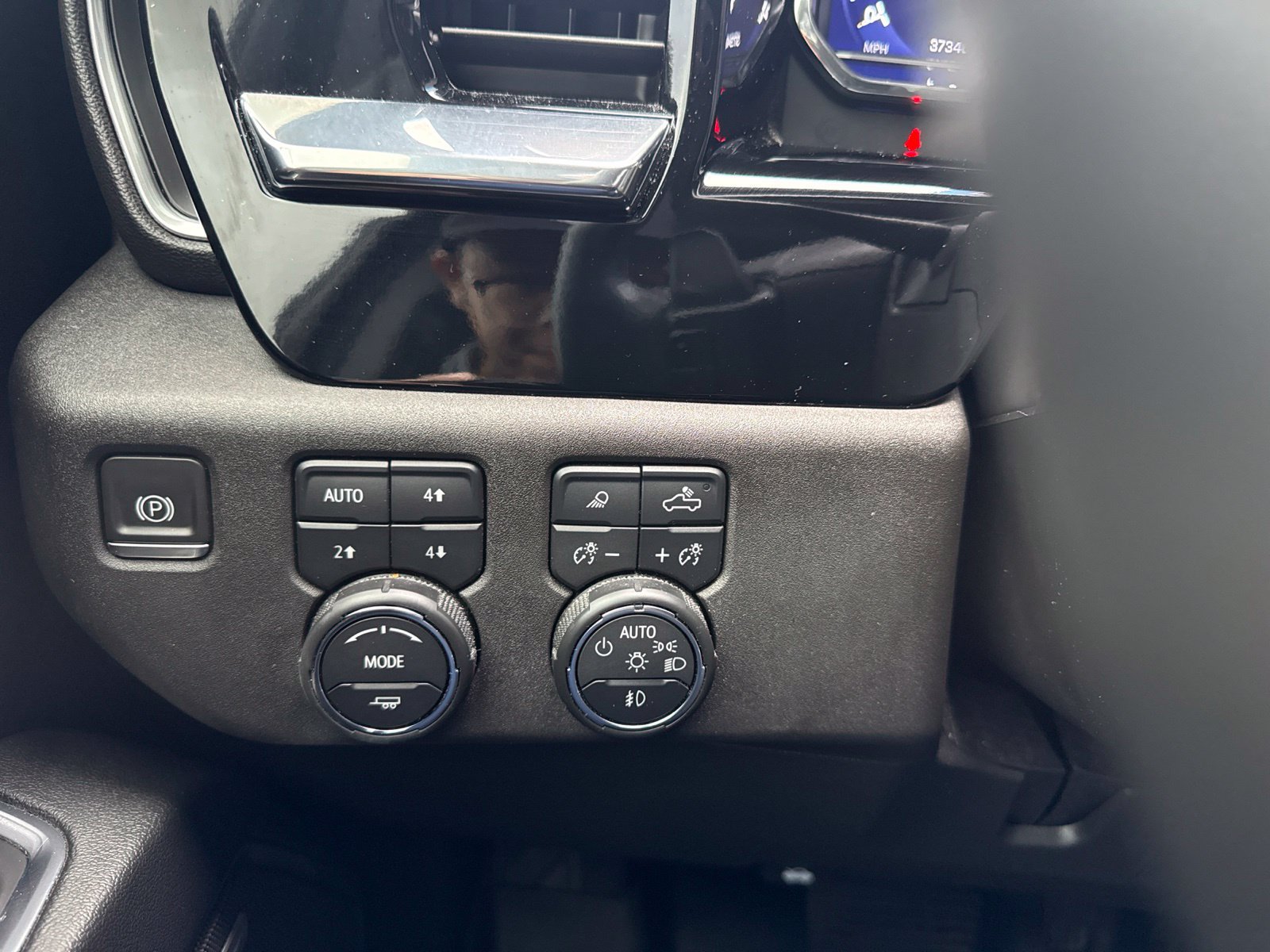 Used 2023 Chevrolet Silverado 1500 RST w/ Convenience Package II AWD/4WD image 32