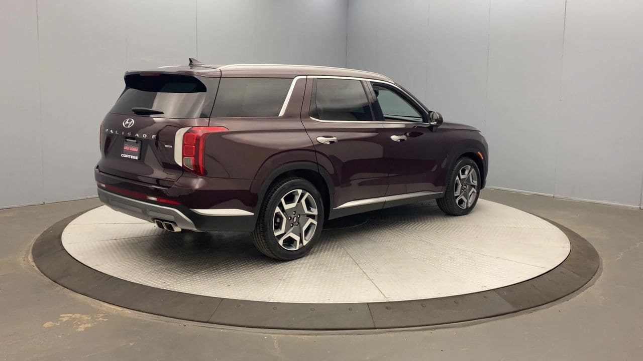 Used 2024 Hyundai Palisade Limited AWD/4WD image 5