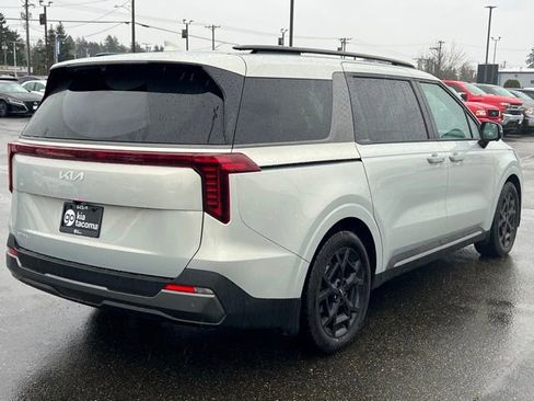 Certified 2025 Kia Carnival SX Prestige image 8