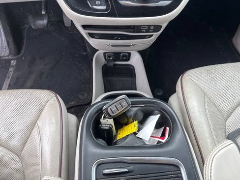 Used 2017 Chrysler Pacifica Limited FWD image 22