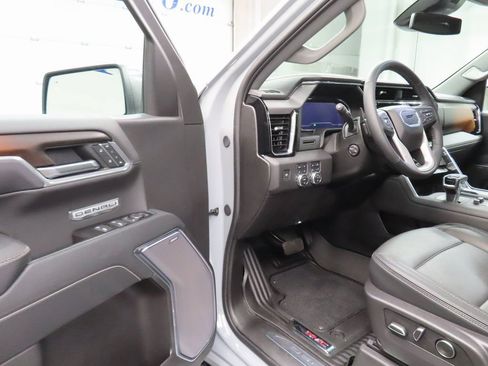 Used 2025 GMC Sierra 1500 Denali AWD/4WD image 45