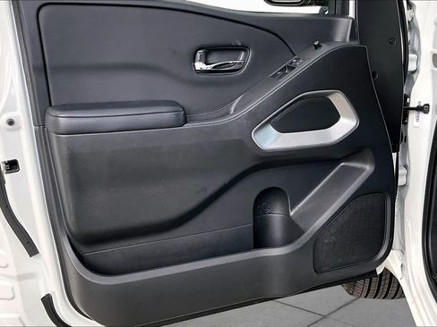 Certified 2025 Nissan Frontier SV RWD image 21