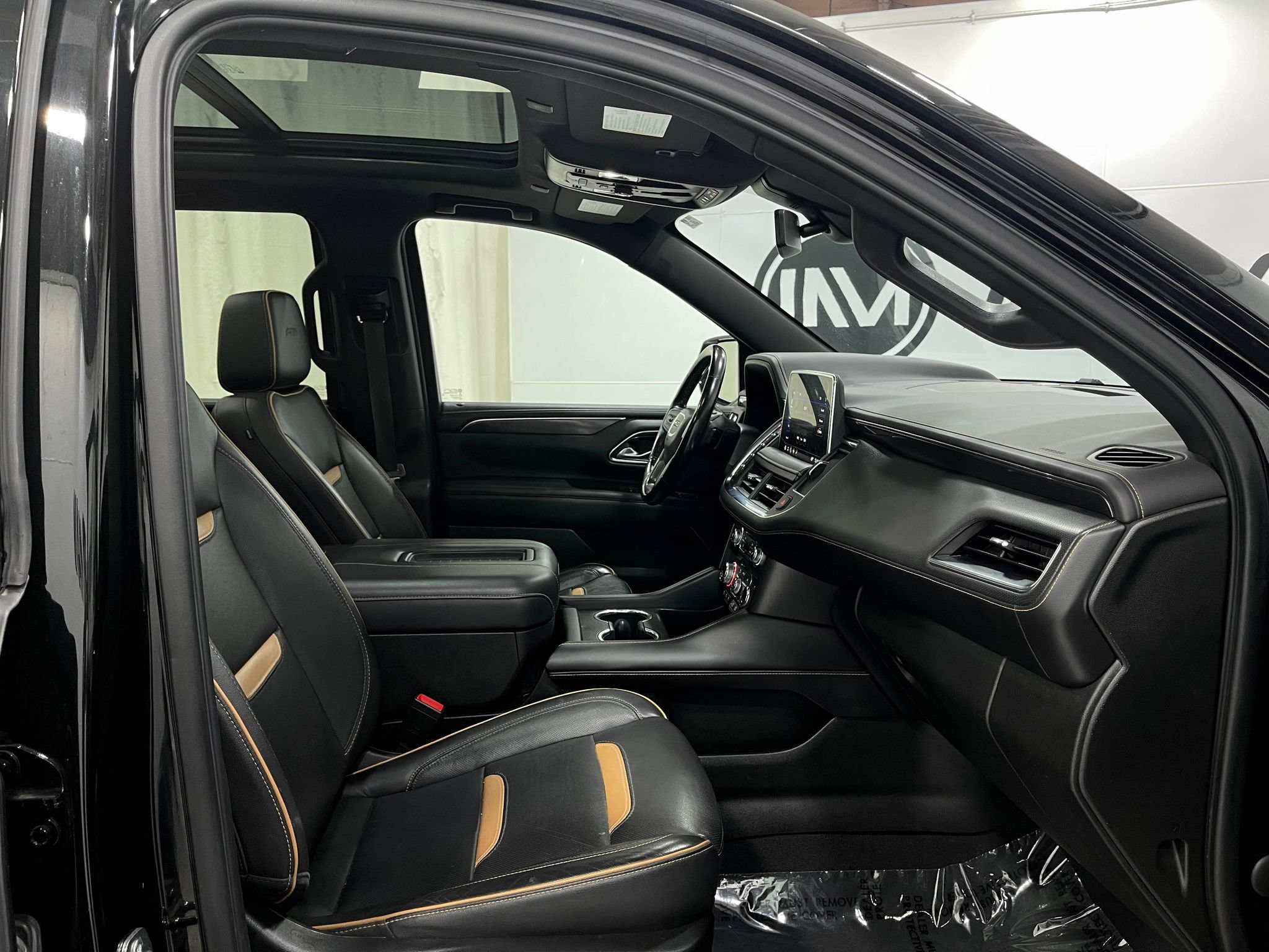 Used 2021 GMC Yukon AT4 w/ Technology Package AWD/4WD image 33