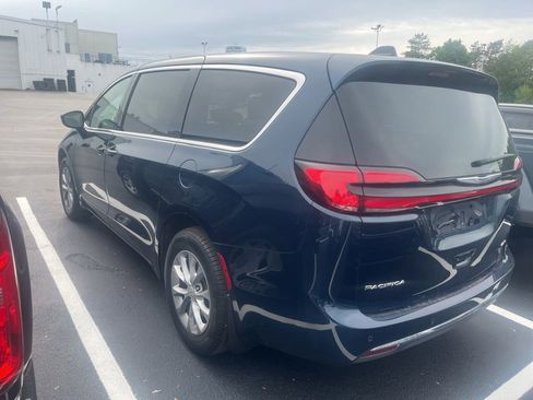 Used 2025 Chrysler Pacifica Select AWD/4WD image 5