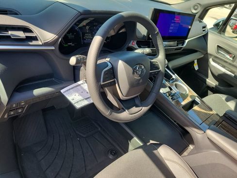 New 2026 Toyota Sienna Limited FWD image 7