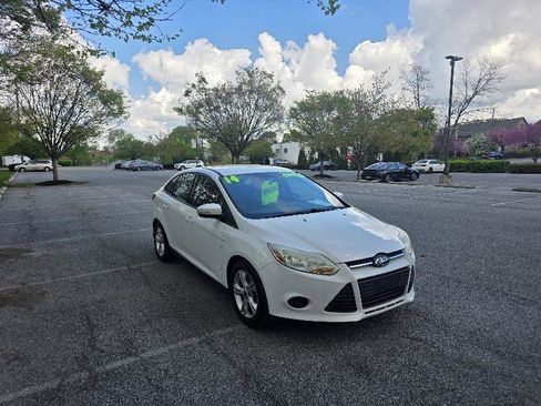 Used 2014 Ford Focus SE w/ SE Winter Package image 8