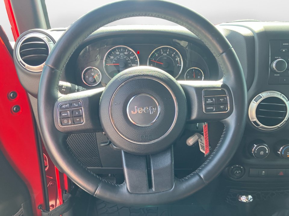 Used 2016 Jeep Wrangler Unlimited Sahara w/ Connectivity Group AWD/4WD image 13