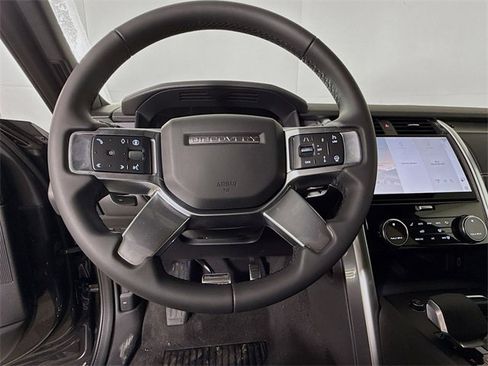 New 2026 Land Rover Discovery Dynamic SE image 12