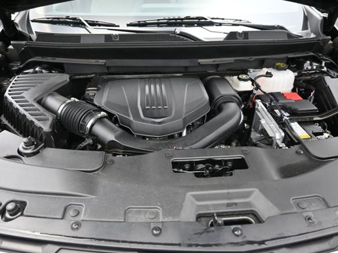 Used 2025 Chevrolet Traverse LT image 19