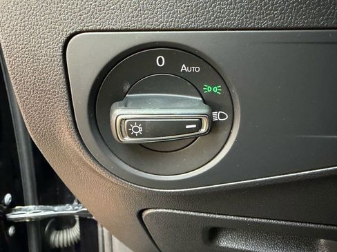 Used 2020 Volkswagen Tiguan SE image 22