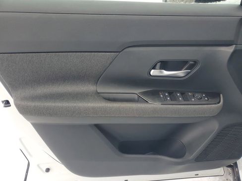 New 2026 Nissan Kicks SV image 8