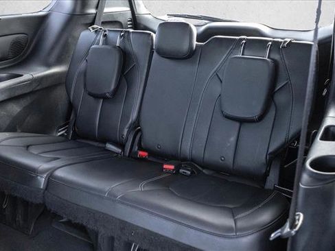 Used 2020 Chrysler Pacifica Touring-L image 20