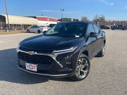 New 2026 Chevrolet Trax LT image 2