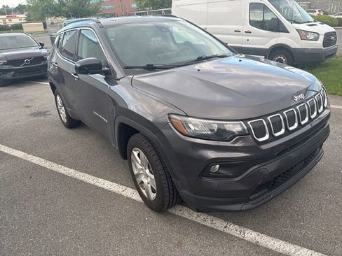 Used 2022 Jeep Compass Latitude w/ Convenience Group AWD/4WD image 5
