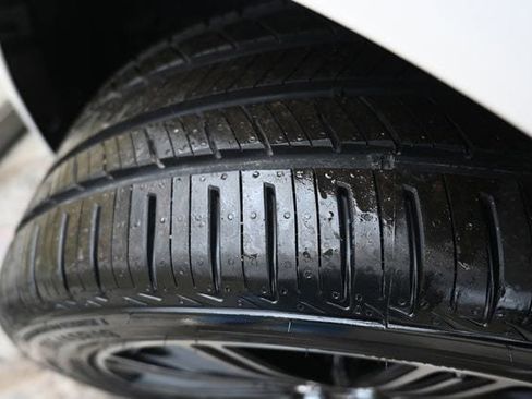 Used 2017 Lincoln Continental Reserve w/ Technology Package image 9