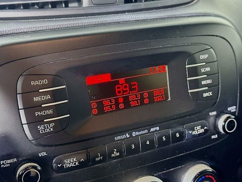 Used 2016 Kia Soul FWD image 26