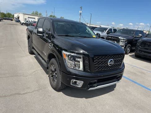 Used 2017 Nissan Titan PRO-4X w/ Pro-4x Convenience Package AWD/4WD image 25