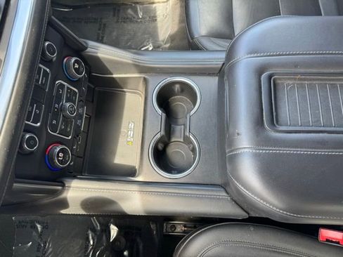 Used 2022 Chevrolet Suburban Z71 AWD/4WD image 15