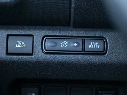 Used 2024 Nissan Frontier SL w/ Technology Package image 24