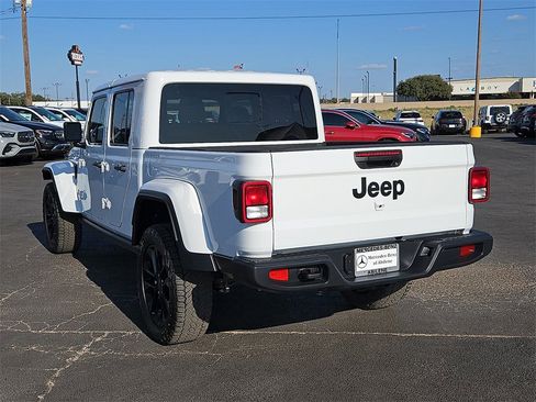 Used 2024 Jeep Gladiator Sport image 5
