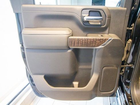 Used 2022 GMC Sierra 3500 Denali w/ Denali Ultimate Package image 8