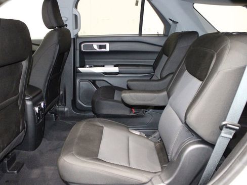 Used 2022 Ford Explorer XLT image 11