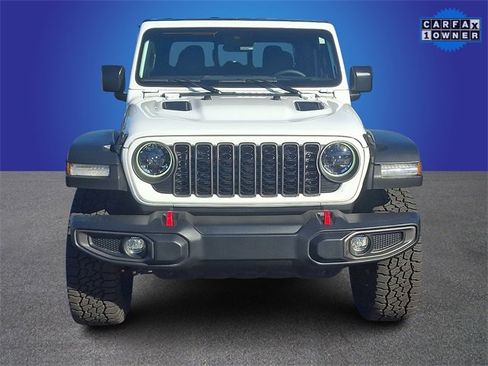 Used 2024 Jeep Gladiator Rubicon image 2