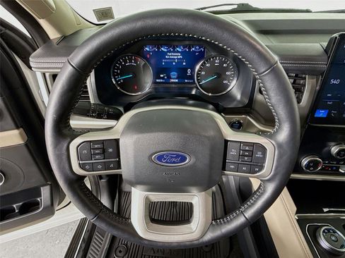 Used 2023 Ford Expedition XLT image 13