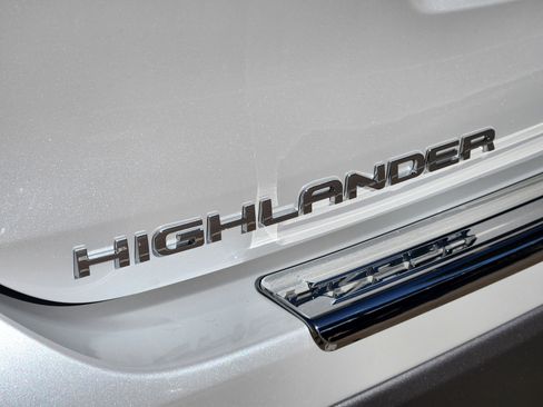 Used 2025 Toyota Highlander Platinum image 13