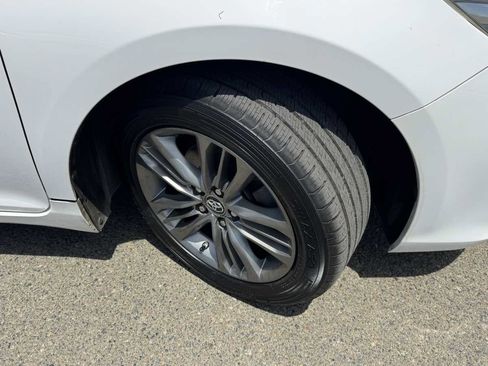 Used 2017 Toyota Camry SE w/ Moonroof Package FWD image 36
