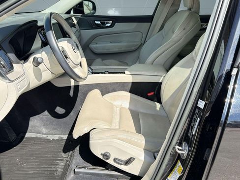 Certified 2022 Volvo XC60 B5 Inscription w/ Climate Package image 5