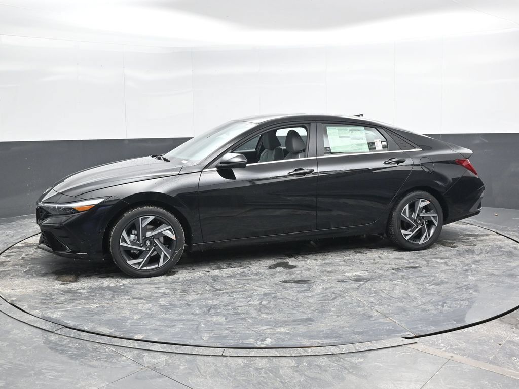 Used 2026 Hyundai Elantra Limited w/ Cargo Package FWD image 8